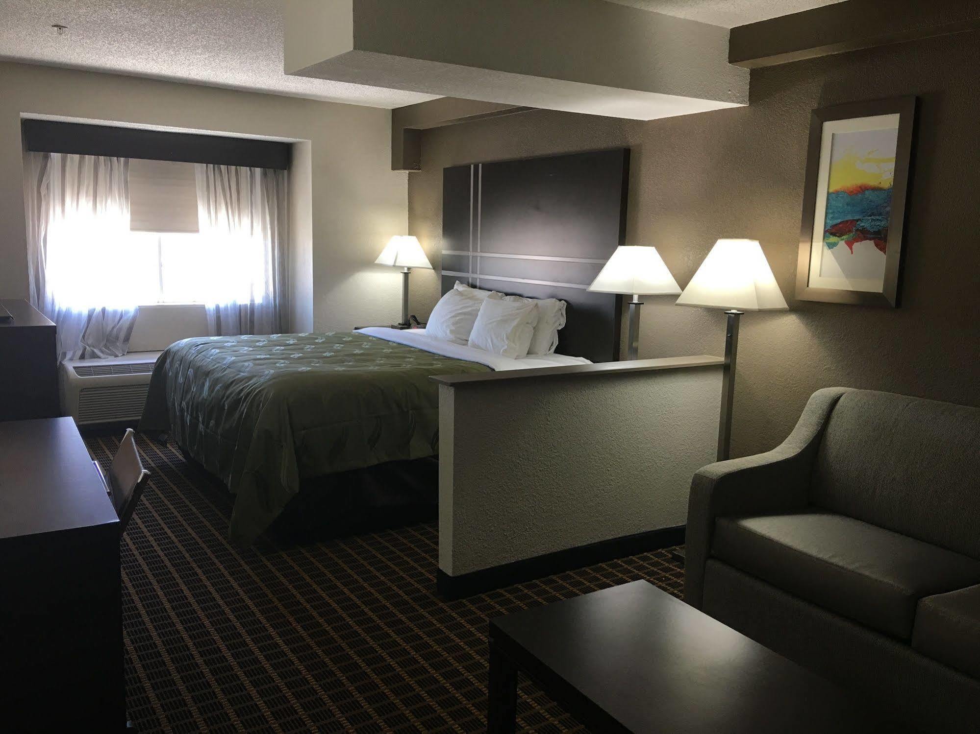 Quality Inn & Suites El Paso I-10 Exteriör bild